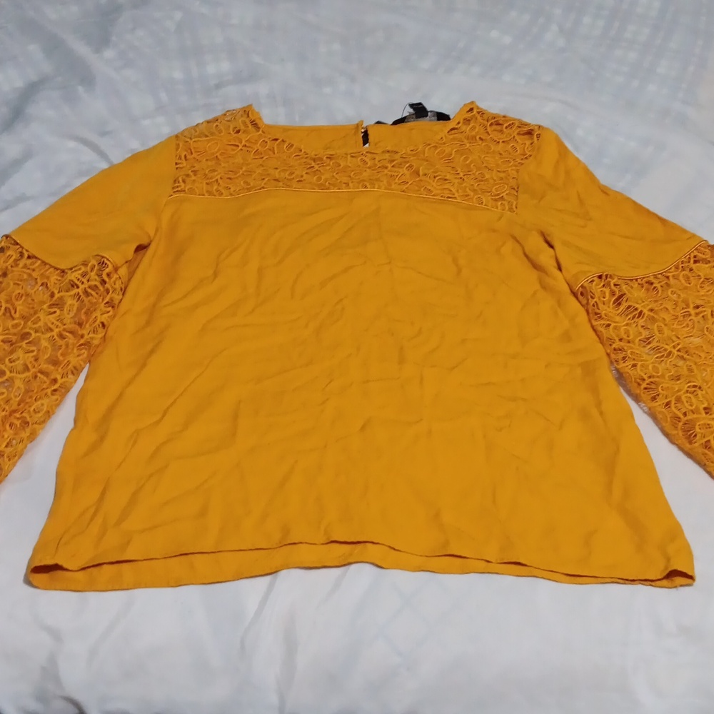 Marc  New York  size smal color yellow